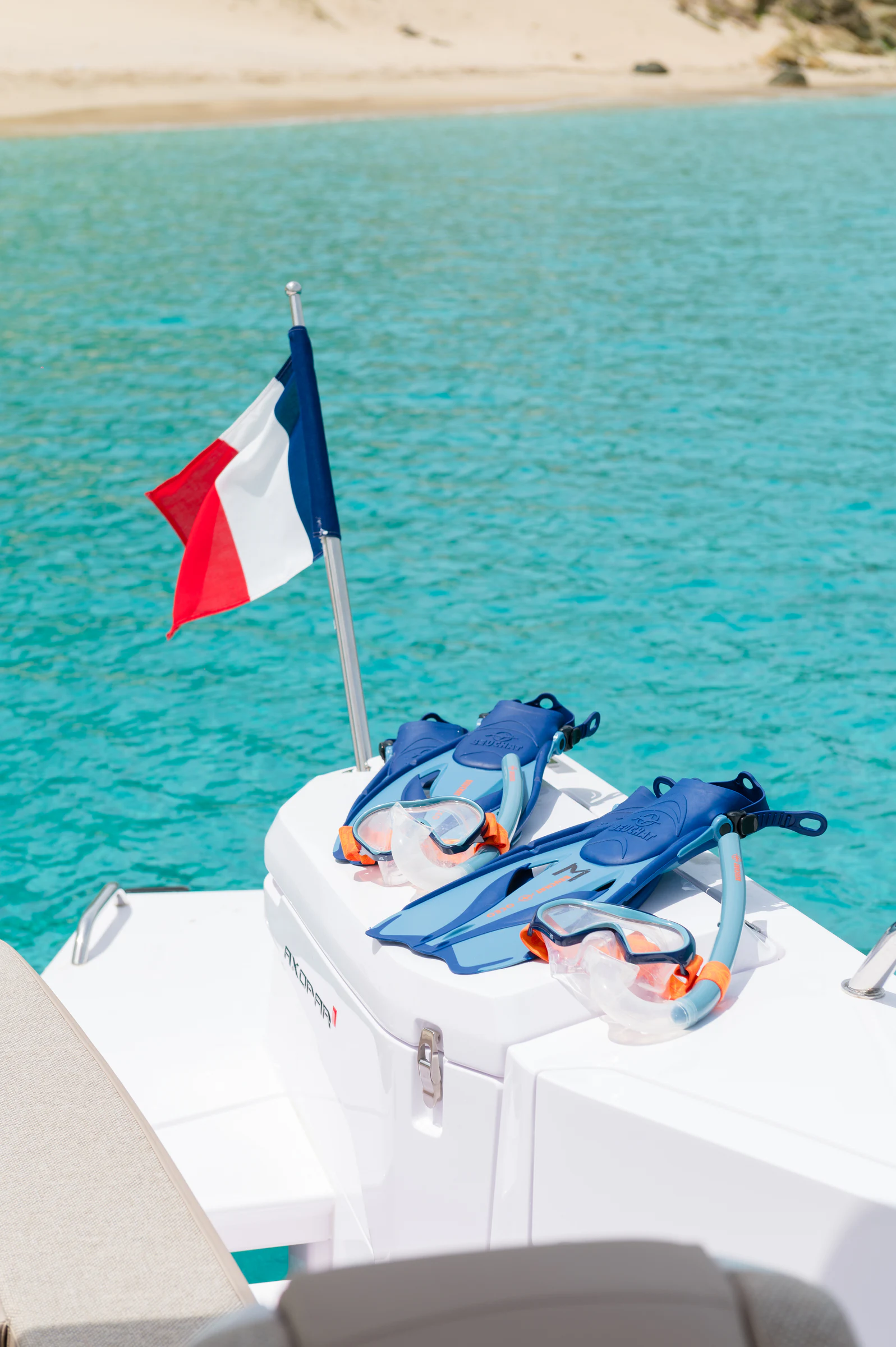 Private boat cruising along the Saint-Barth coastline